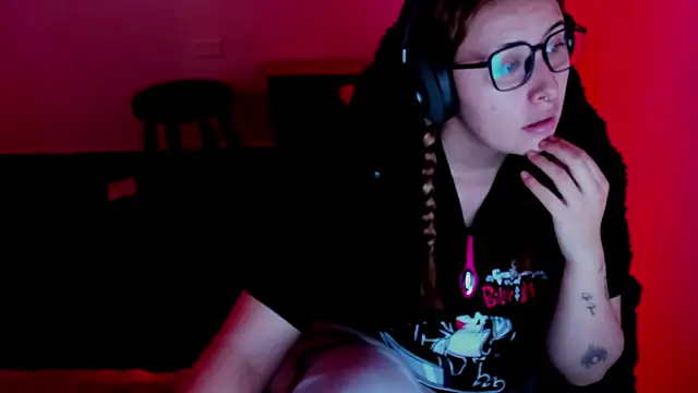 bonnie moon  online show from 13, 4, 2026