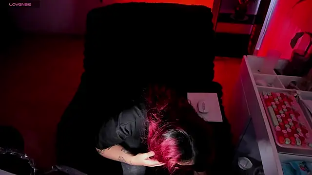 bonnie moon  online show from 30, 10, 2025