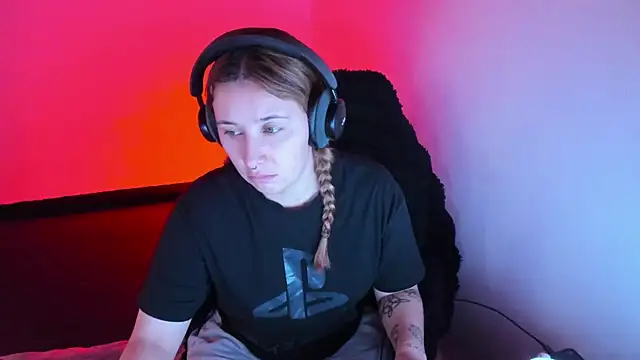 bonnie moon  online show from 14, 4, 2026