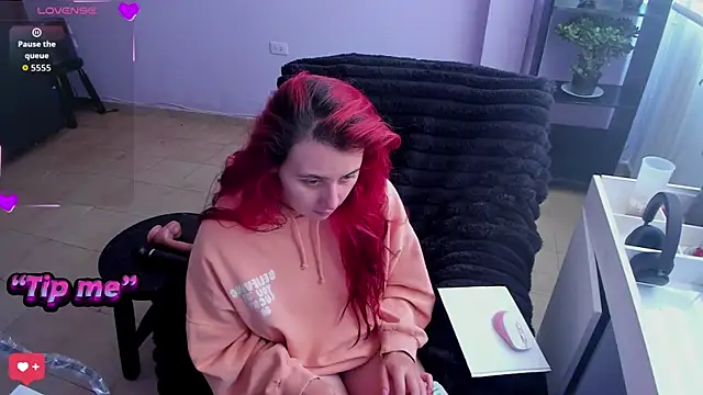 bonnie moon  online show from 29, 10, 2025