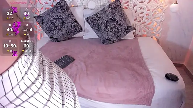 Paiige peach online show from 15, 3, 2026