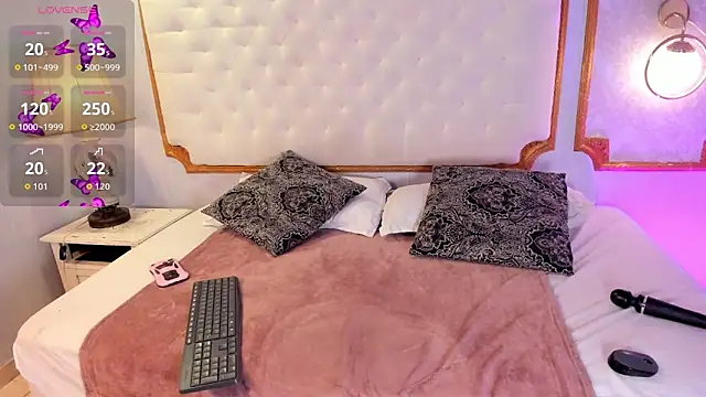 Paiige peach online show from 23, 11, 2025