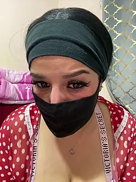 Snapshot of mari_layali chatting on 22, 4, 2026 mari layali online show from 22, 4, 2026