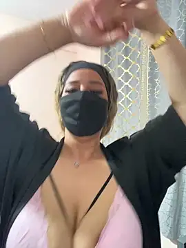 Snapshot of mari_layali chatting on 3, 5, 2026 mari layali online show from 3, 5, 2026