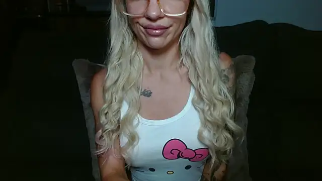 Snapshot of JuicyJanexo chatting on 2, 6, 2026 JuicyJanexo online show from 2, 6, 2026