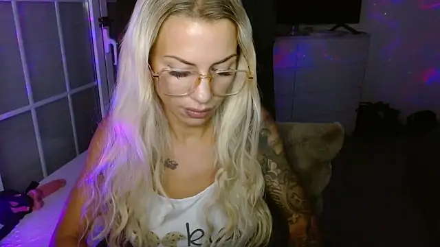 Snapshot of JuicyJanexo chatting on 20, 5, 2026 JuicyJanexo online show from 20, 5, 2026