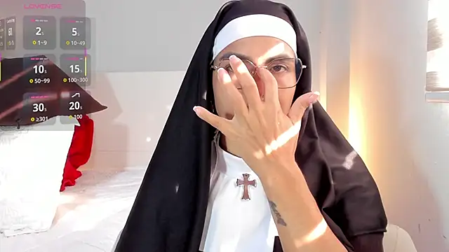 ClaraMariaMon online show from 28, 11, 2025