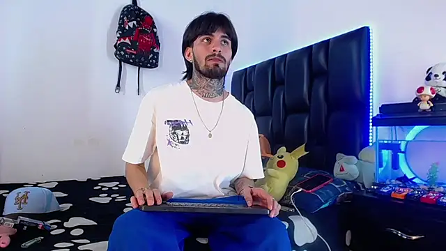 Snapshot of Brutal_Sex_Fucking chatting on 18, 7, 2026 Brutal Sex Fucking online show from 18, 7, 2026