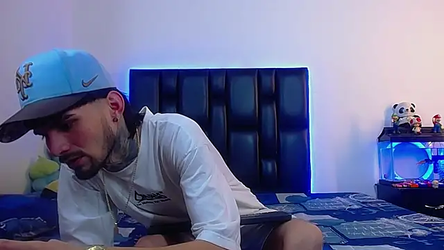 Snapshot of Brutal_Sex_Fucking chatting on 17, 6, 2026 Brutal Sex Fucking online show from 17, 6, 2026