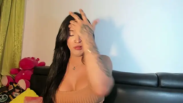 jennifer ts online show from 28, 3, 2026