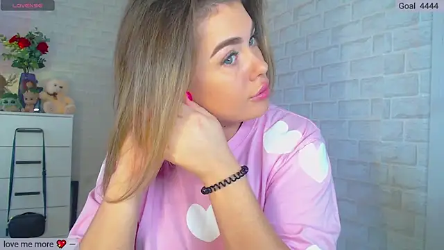 Snapshot of SuchCute chatting on 11, 3, 2025 SuchCute online show from 11, 3, 2025
