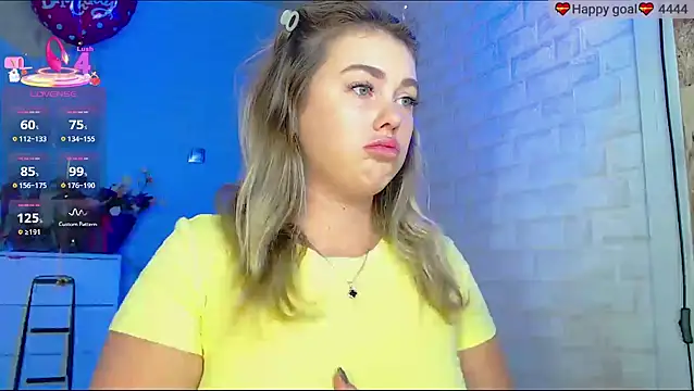 Snapshot of SuchCute chatting on 24, 9, 2025 SuchCute online show from 24, 9, 2025