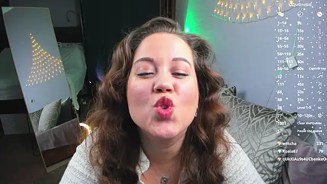 Snapshot of MissBecca chatting on 14, 11, 2025 MissBecca online show from 14, 11, 2025