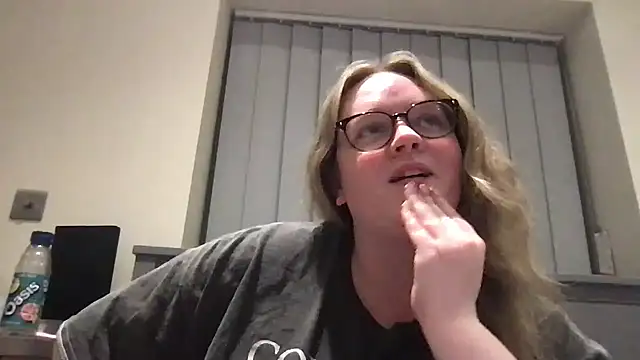honeyyy24 online show from 28, 5, 2026