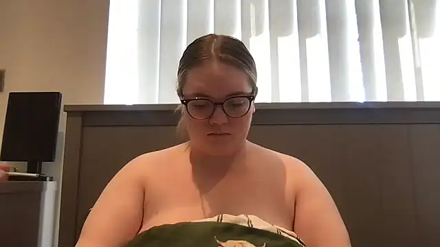 honeyyy24 online show from 13, 6, 2026