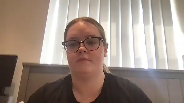 honeyyy24 online show from 4, 6, 2026