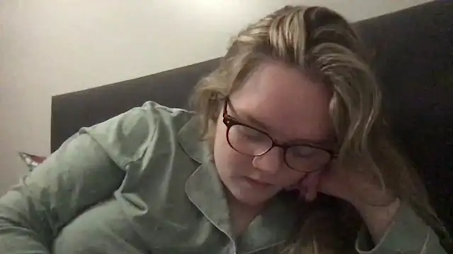 honeyyy24 online show from 22, 2, 2026