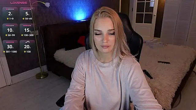 Snapshot of KittiLiza chatting on 23, 10, 2025 KittiLiza online show from 23, 10, 2025