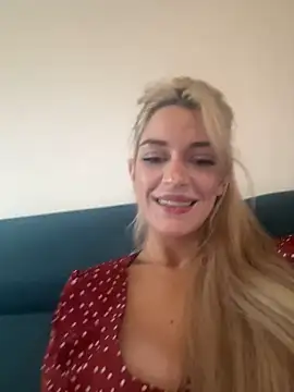 Lolitaxlola online show from 17, 3, 2025
