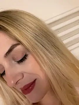 Lolitaxlola online show from 18, 4, 2026