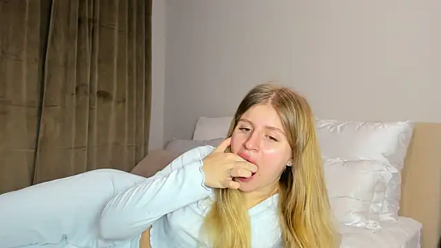 Snapshot of kirraa_ chatting on 13, 11, 2025 kirraa online show from 13, 11, 2025