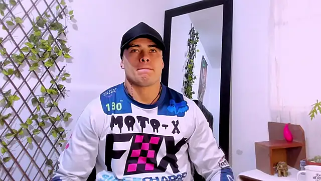 connorsmiith 26 online show from 28, 1, 2025