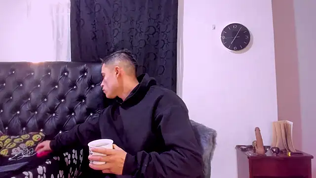 connorsmiith 26 online show from 18, 12, 2024