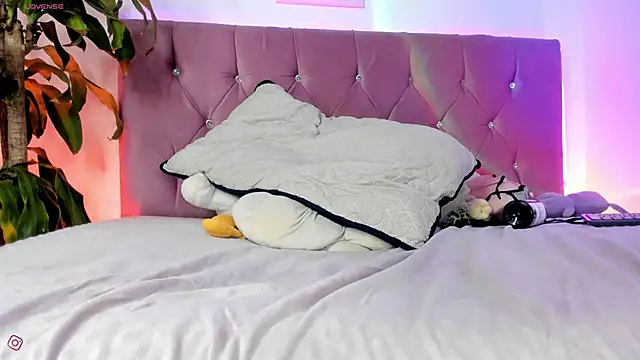 Kanao-Tsuyurii online show from 8, 1, 2025