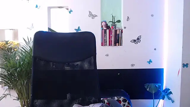 Snapshot of Lia-mitch chatting on 10, 10, 2025 Lia-mitch online show from 10, 10, 2025