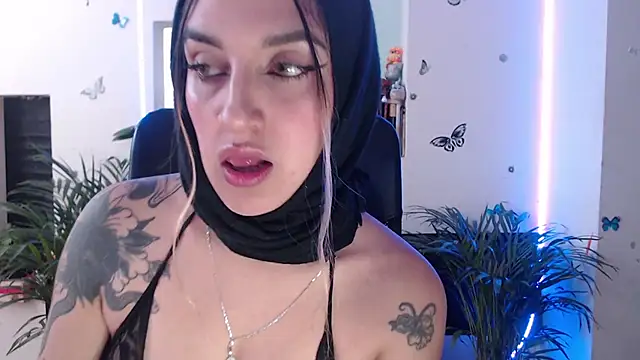 Snapshot of Lia-mitch chatting on 10, 6, 2026 Lia-mitch online show from 10, 6, 2026