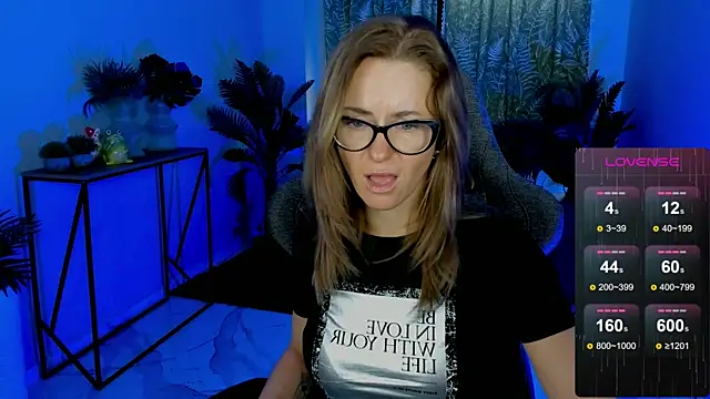 LadyIzabel online show from 6, 11, 2025