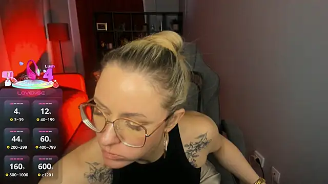 Snapshot of LadyIzabel chatting on 9, 4, 2026 LadyIzabel online show from 9, 4, 2026