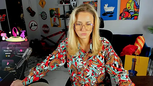 Snapshot of LadyIzabel chatting on 11, 5, 2026 LadyIzabel online show from 11, 5, 2026