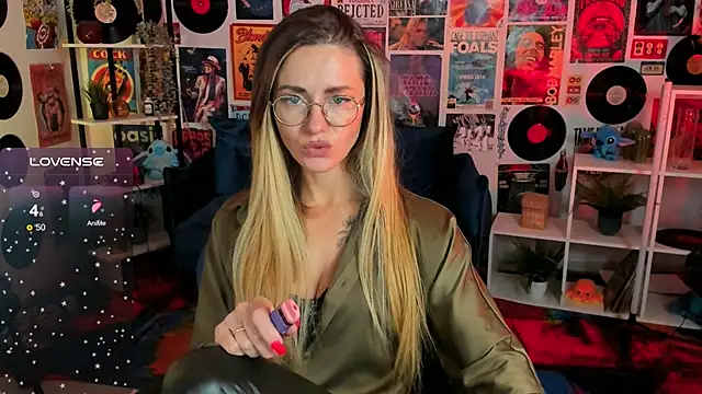 Snapshot of LadyIzabel chatting on 19, 2, 2025 LadyIzabel online show from 19, 2, 2025