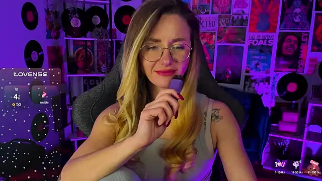 Snapshot of LadyIzabel chatting on 21, 12, 2024 LadyIzabel online show from 21, 12, 2024