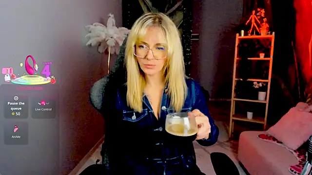 Snapshot of LadyIzabel chatting on 7, 4, 2026 LadyIzabel online show from 7, 4, 2026