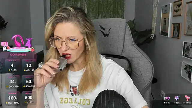 LadyIzabel online show from 6, 3, 2026