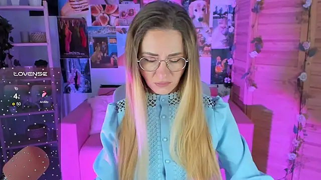 Snapshot of LadyIzabel chatting on 8, 2, 2025 LadyIzabel online show from 8, 2, 2025