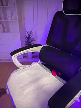 Snapshot of Milk-babier chatting on 11, 10, 2025 Milk-babier online show from 11, 10, 2025