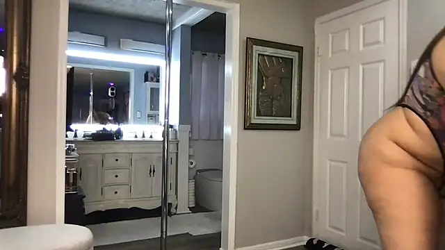 Snapshot of curvyfunlover chatting on 14, 10, 2025 curvyfunlover online show from 14, 10, 2025