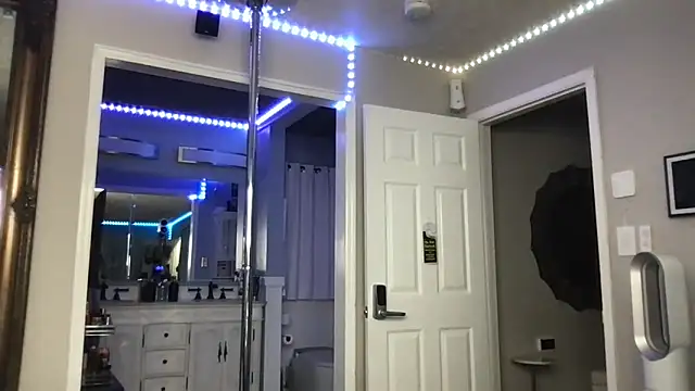 Snapshot of curvyfunlover chatting on 28, 11, 2025 curvyfunlover online show from 28, 11, 2025