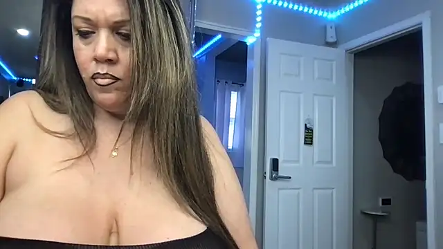 Snapshot of curvyfunlover chatting on 9, 11, 2025 curvyfunlover online show from 9, 11, 2025