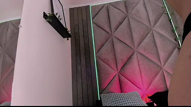 BriaConner  online show from 29, 11, 2025