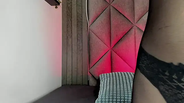 BriaConner  online show from 17, 11, 2025