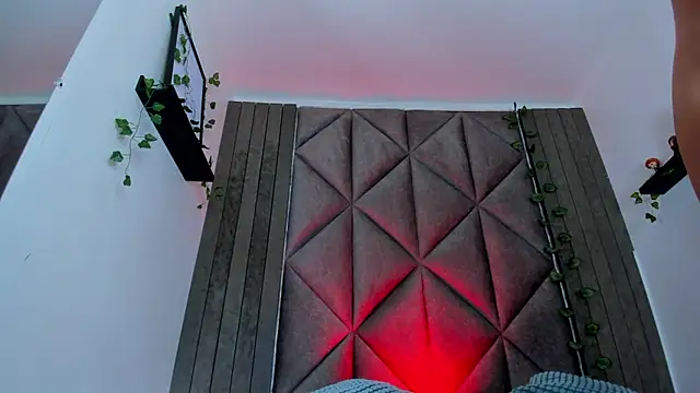 BriaConner  online show from 20, 4, 2026