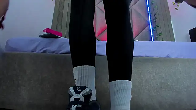 BriaConner  online show from 11, 4, 2026