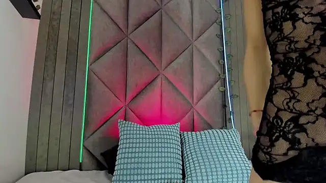 BriaConner  online show from 19, 12, 2025