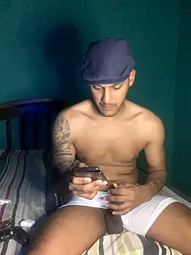 Snapshot of Pinocchiu chatting on 13, 10, 2025 Pinocchiu online show from 13, 10, 2025