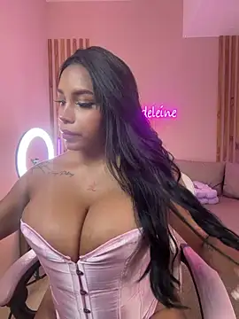 MadeleineSanez online show from 5, 5, 2026