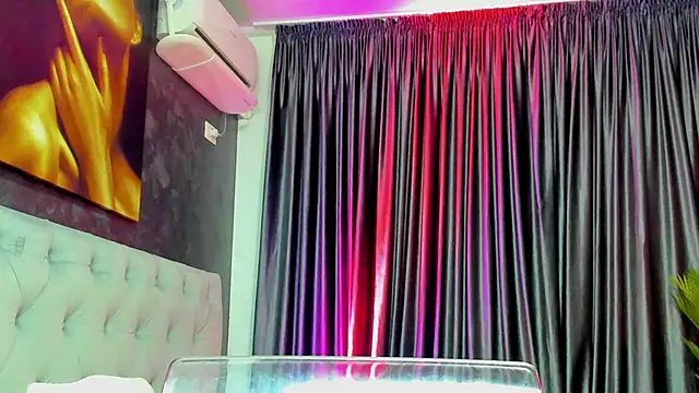 Snapshot of glossy_blondegirl chatting on 25, 11, 2025 glossy blondegirl online show from 25, 11, 2025